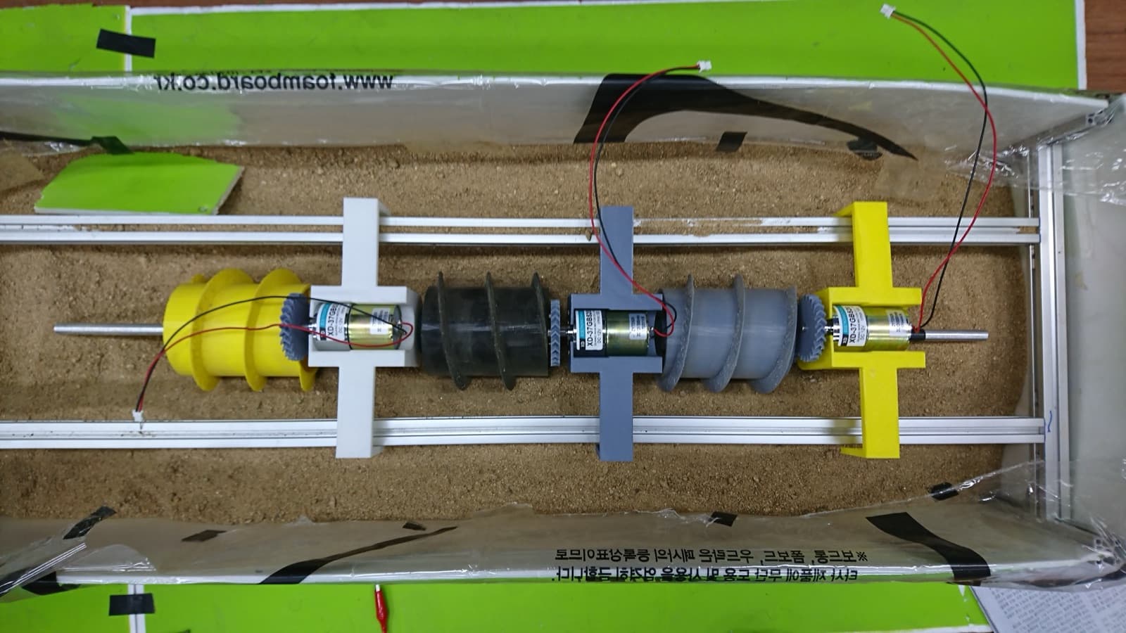 Screw-Propelled Robot