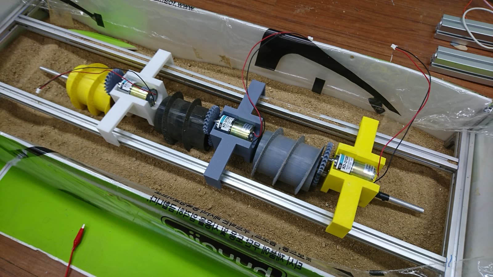 Screw-Propelled Robot