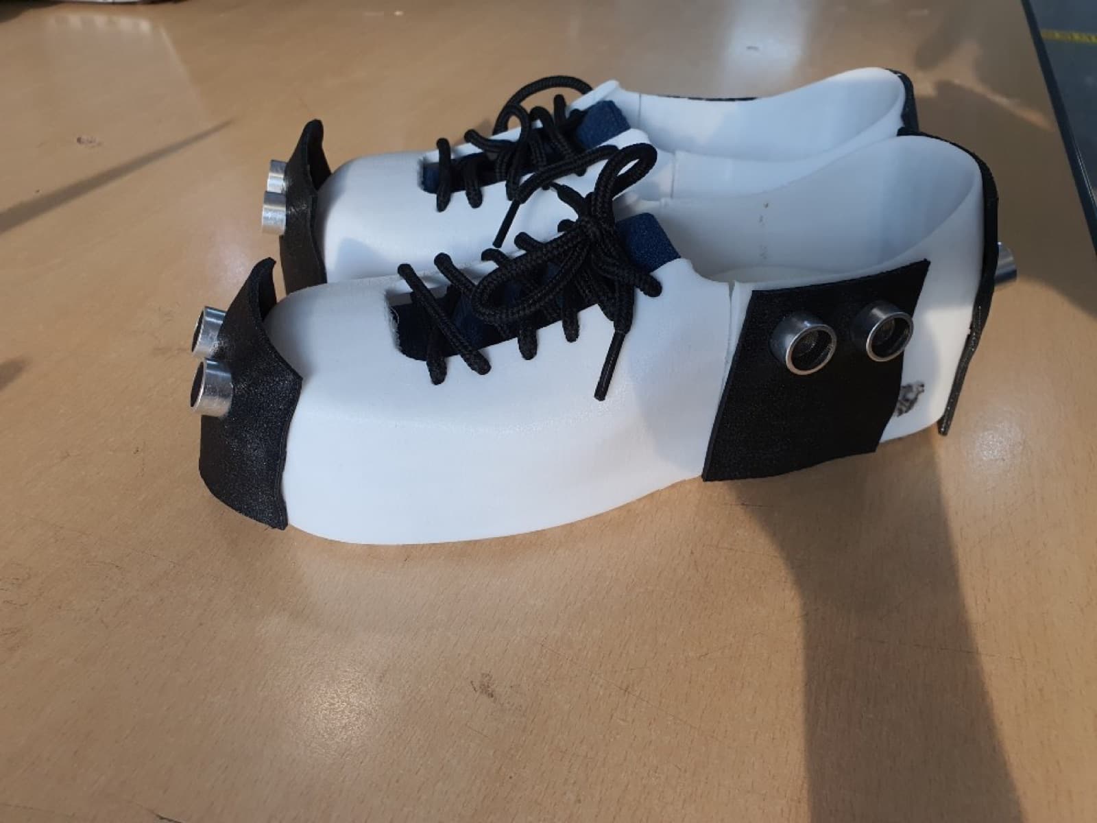 Object-Detecting Vibrating Shoes